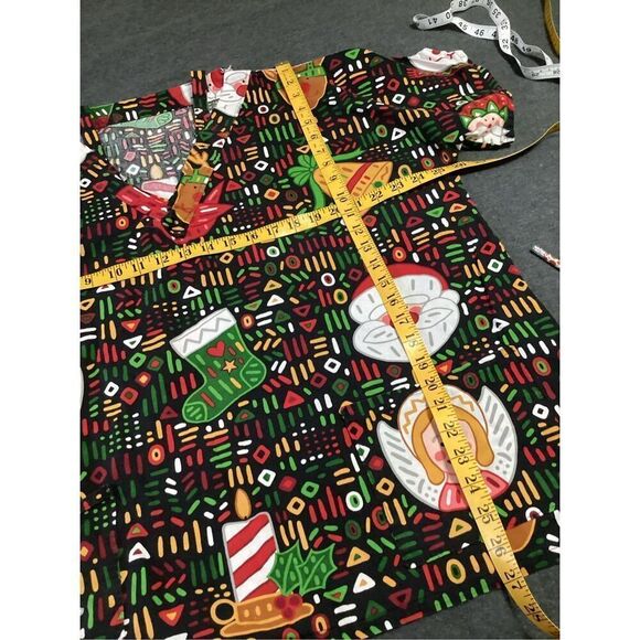 Christmas Scrub Top Size: 2XL - Picture 3 of 5